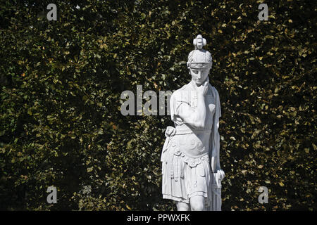 El Palacio de Schönbrunn, esculturas en los jardines. Viena, Austria Foto de stock