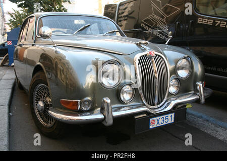 Jaguar S-TYPE Berlina coche fabricado por Jaguar Cars desde 1963 a 1968 representada en Praga, República Checa.
