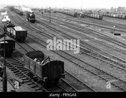 Los pasos del ferrocarril Hump, Wath upon Dearne a principios del siglo XX Foto de stock