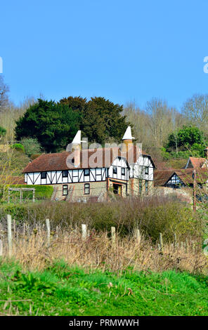 Convierte oast house, Boughton Monchelsea village, Kent, Inglaterra. Foto de stock