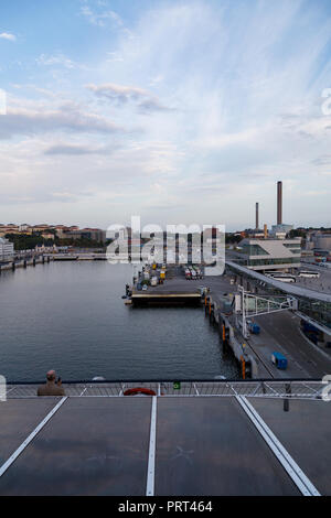 08.09.2018 Editorial Stockholm, Suecia. Ferry Báltico Princesa llegar temprano en la mañana hasta el puerto en donde Värtan Silja Line y Tallink tienen Foto de stock