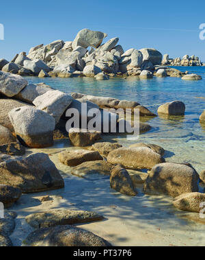 Rocas en la playa de Palombaggia, Córcega, Francia Foto de stock