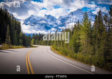 La autopista 93 es una carretera de norte a sur en Alberta, Canadá. También es conocido como el Banff-Windermere Parkway South de la Trans-Canada Highway (Highway 1) Foto de stock