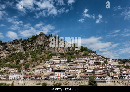 Ciudad de Berat Albania en windows 1000 Foto de stock