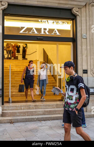Tienda Zara tienda de Palma de Mallorca, España Fotografía de