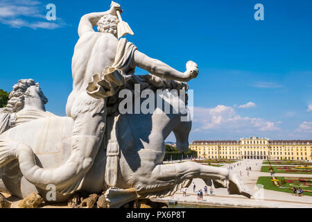 Y de los jardines del palacio de Schonbrunn, Viena, Austria, Europa