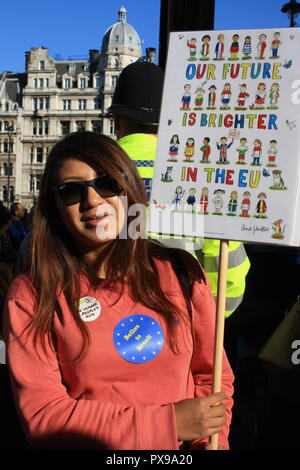 Londres, Reino Unido, 20 de octubre de 2018. Manifestantes se congregan en la Plaza del Parlamento por el voto popular de marzo contra Brexit, Londres, Reino Unido. Crédito: Helen Garvey/Alamy Live News