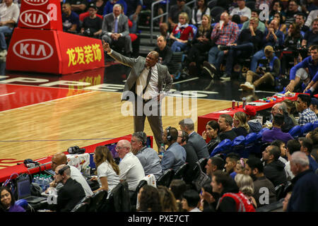 Los Angeles, CA, EE.UU. 21 Oct, 2018. LA Clippers head coach Doc Rivers durante los Houston Rockets vs Los Angeles Clippers en el Staples Center el 21 de octubre de 2018. (Foto por Jevone Moore) Credit: csm/Alamy Live News Foto de stock