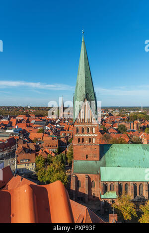 Die Kirchen St. Johannis und San Nicolai en Lüneburg Foto de stock