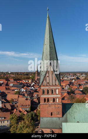 Die Kirchen St. Johannis und San Nicolai en Lüneburg Foto de stock
