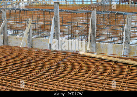 Varillas de hierro en el sitio de construcción Fotografía de stock - Alamy