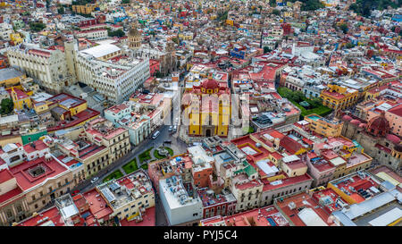 Plaza de la paz y la Basílica Colegiata de Nuestra Señora de Guanajuato, Guanajuato, México Foto de stock