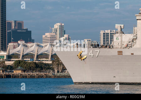 USS Rushmore (47) en los astilleros navales, Puerto de San Diego, San Diego, California. Foto de stock