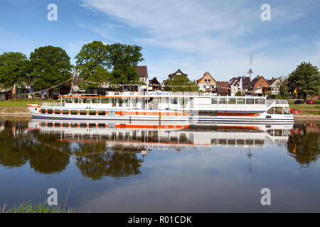 Barco de pasajeros Karlshafen, Bodenwerder, cuna del Barón Muenchhausen, Weserbergland, Baja Sajonia, Alemania, Europa