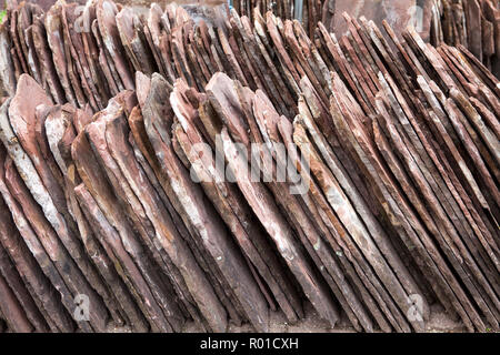 Antiguas tejas de arenisca roja, Bodenwerder, Weserbergland, Baja Sajonia, Alemania, Europa Foto de stock