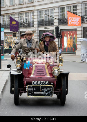 Londres, Reino Unido. El 3 de noviembre de 2018. Coches veteranos en exhibición en el Motor Show de Regents Street London W1 03/11/2018 Crédito: Martyn Goddard/Alamy Live News Foto de stock