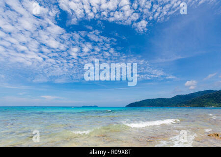 El paisaje tropical de la isla de Tioman en Malasia. Hermoso paisaje del sur de Asia oriental en Tekek playa. Foto de stock