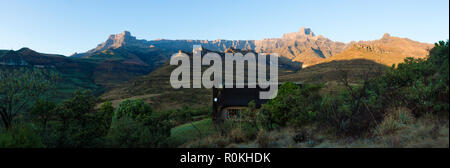 Panorámica de la cordillera Drakensberg Foto de stock