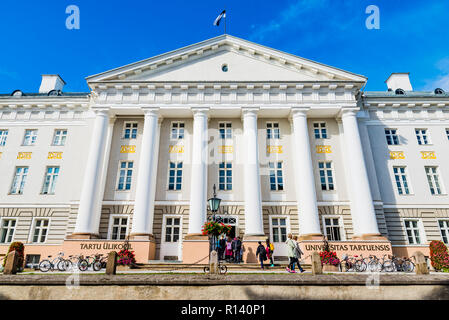 Edificio principal de la Universidad de Tartu. El condado de Tartu, Tartu, Estonia, los países del Báltico, Europa. Foto de stock