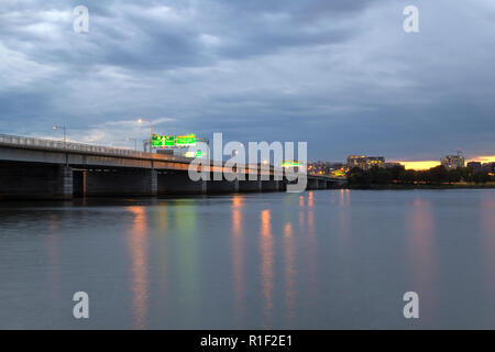 Puente de la calle 14 al otro lado del Río Potomac en Washington D.C. Foto de stock