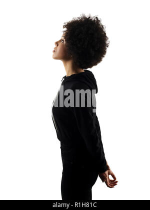 Uno de raza mixta jóvenes africanos joven mujer mirando hacia arriba en el studio shadow silhouette aislado sobre fondo blanco. Foto de stock