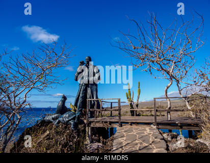 Estatua de Charles Darwin, Cerro Tijeretas, San Cristóbal o la Isla de Chatham, Galápagos, Ecuador Foto de stock