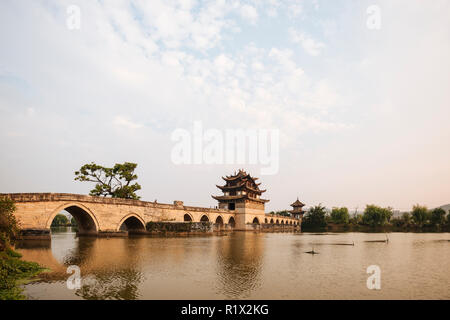 Twin Bridge (Dragón), Jianshui Shuanglong Qiao, provincia de Yunnan, China Foto de stock