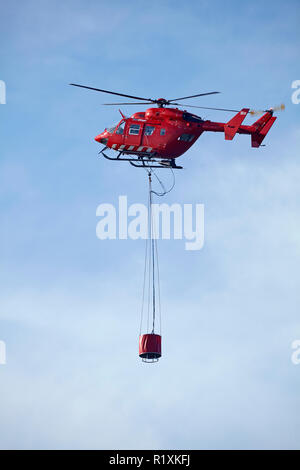 Helicópteros de lucha contra incendios, en Burnside, Dunedin (Isla del Sur, Nueva Zelanda