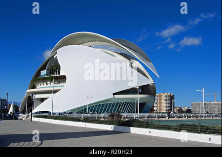 El Umbráculo en la ciudad de Las Artes y las Ciencias, Valencia, España, está construido sobre un aparcamiento.
