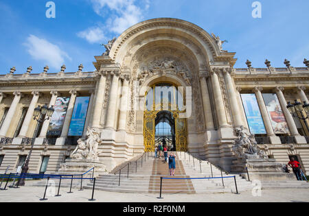París, Francia, 5 de septiembre de 2018 - La entrada del Petit Palais (Palacio) en París, Francia Foto de stock