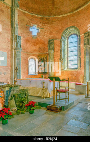 Vista interior de la famosa sacra de la abadía de San Michele, que está ubicado en el distrito de Piamonte, Italia Foto de stock