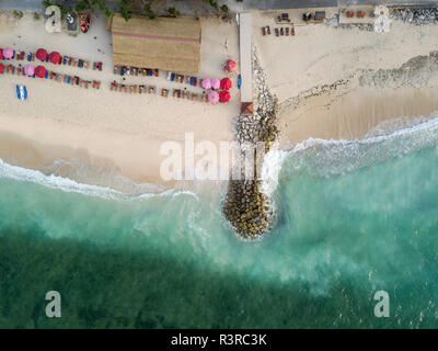 Indonesia, Bali, vista aérea de playa especial de Pandawa, jetty