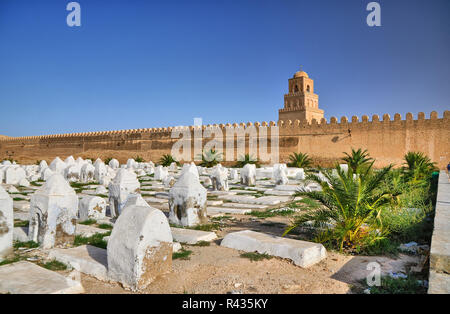 Antiguo cementerio musulmán, la gran mezquita de Kairouan, el desierto del Sahara Foto de stock