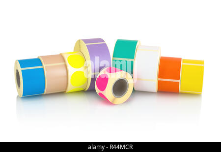 Rollos de etiquetas de color aislado sobre fondo blanco con sombra de reflexión. Tambores de color de etiquetas para impresoras. Etiquetas para tran termal o termal directa Foto de stock