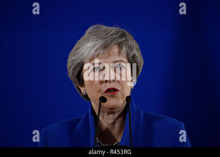 Bruselas, Bélgica. 25 Nov 2018. El Primer Ministro británico, Teresa Mayo, habla durante una conferencia de prensa tras una reunión extraordinaria del Consejo Europeo. Foto de stock
