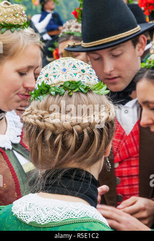 El peinado tradicional de Mujer de Baviera Alemania Fotografía de stock -  Alamy