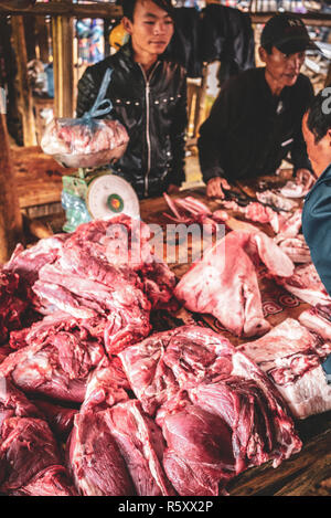Escenas del mercado Can Cau en el norte de Vietnam Foto de stock