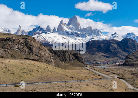 Monte Fitz Roy y el pueblo El Chalten en Argentina