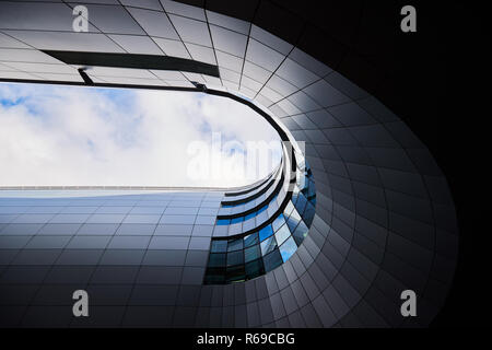 Visión abstracta del edificio de la Terminal 2 del aeropuerto de Dublín, en Dublín, República de Irlanda