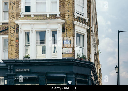 Londres/UK - 20 Julio 2018: Elgin Crescent nombre Sign, Notting Hill, Londres, Reino Unido.