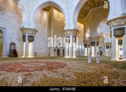 La alfombra persa en la Gran Mezquita de Sheikh Zayed, Abu La alfombra persa en la Gran Mezquita de Sheikh Zayed, Abu