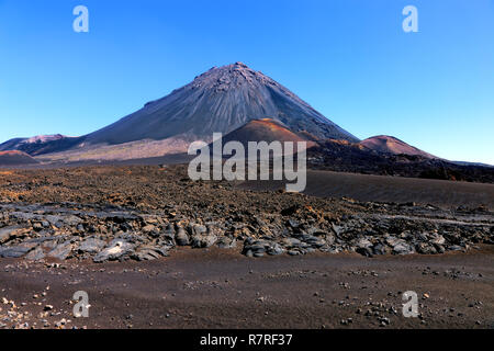Volcán Pico do Fogo, Chã das Caldeiras, en la isla de Fogo, la isla del Fuego, Cabo Verde, Cabo Verde, África. Foto de stock