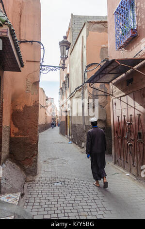 05-03-15, Marrakech, Marruecos. Escena callejera en el zoco de la medina. Foto: © Simon Grosset Foto de stock