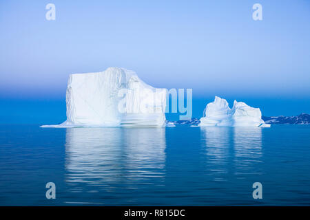 Hora Azul icebergs, Scoresbysund, Groenlandia Oriental y Groenlandia Foto de stock