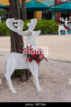 pobreza Leo un libro pesadilla Blanco de madera decoración de Navidad renos Curacao Fotografía de stock -  Alamy