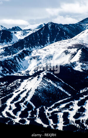 Fotografiado en Keystone, Colorado. Un lugar perfecto para practicar el esquí o el snowboard o otras actividades de invierno. Foto de stock