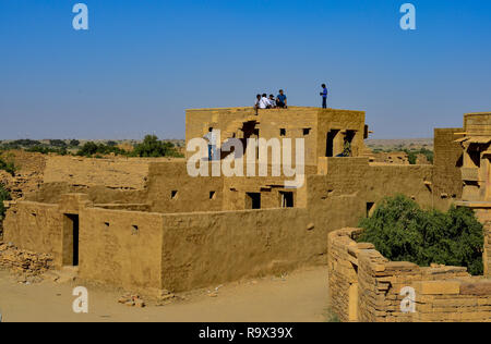 Casa en la ciudad scape de un pueblo abandonado de Kuldhara cerca de Jaisalmer Foto de stock