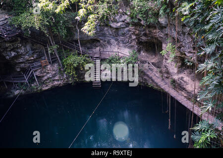 Cenote XCanche en Ek Balam, México Foto de stock