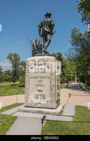 El Minuteman estatua en el Old North Bridge de Concord, MA Foto de stock