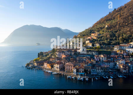 Montañas, ríos y lagos cielos despejados, hermosos paisajes de Italia